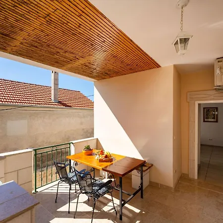 Kuca Ivan * Sveti Filip i Jakov