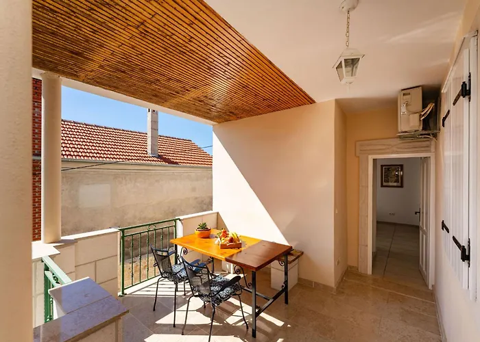 Kuca Ivan * Sveti Filip i Jakov