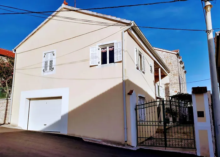 Kuca Ivan * Свети-Филип-и-Яков